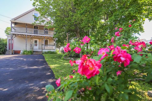 596 Washington Ave, Portland ME  04103-5121 exterior