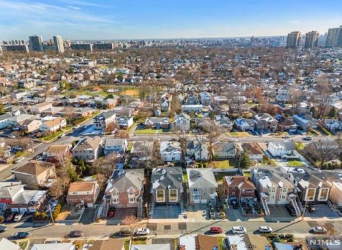 152 Morningside Ln, Palisades Park NJ 07650-1918 exterior