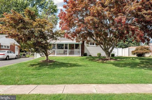 2160 Lee Ln, Chester, PA 19014-2214