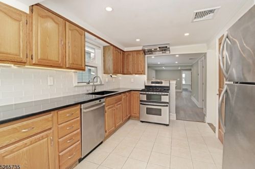 21 Dougal Ave, Livingston NJ  07039-4010 exterior