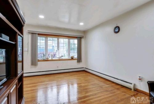 783 Robbins St, Perth Amboy NJ 08861-1708 exterior