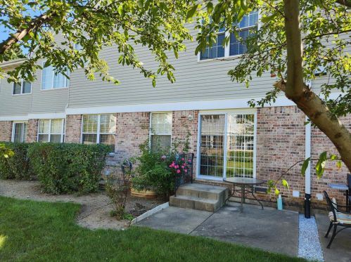 243 Bay Dr, Itasca IL 60143-1280 exterior