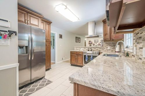 4882 Cambridge Dr, Atlanta GA 30338-5049 exterior