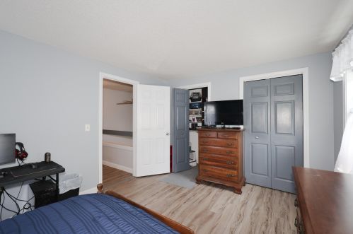 23 Vinton Dr, Concord NH  03303-1582 exterior