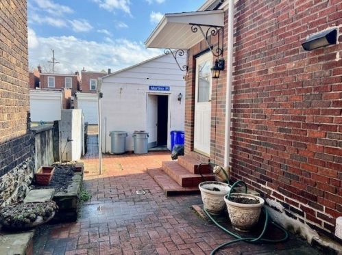 515 Aspen St, Pittsburgh PA 15122-1234 exterior