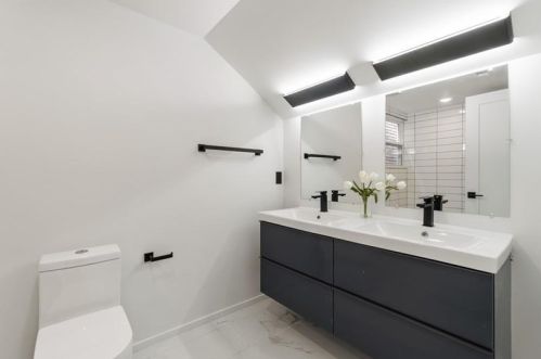 5145 Holmes St, Pittsburgh PA  15201-2433 exterior