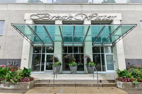 1313 Franklin Pl, Milwaukee WI  53202-2980 exterior