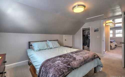 25 Sampson Ave, Milford CT 06460-5549 exterior