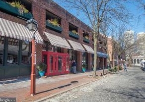 200 Lombard St, Philadelphia PA 19147-1605 exterior