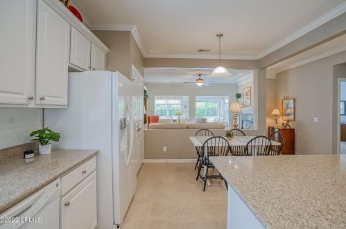 27 Crescent Creek Dr, Bluffton SC 29909-6211 exterior