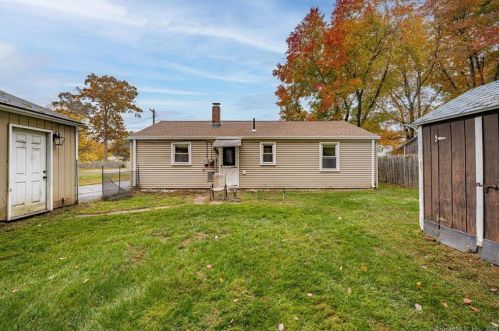 17 Arthur Ave, Enfield CT 06082-2502 exterior