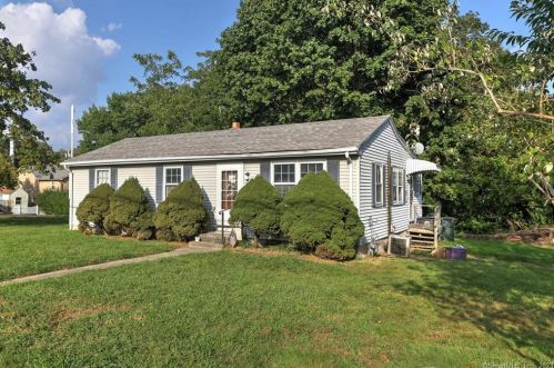 71 Platt St, Milford, CT 06460-7612