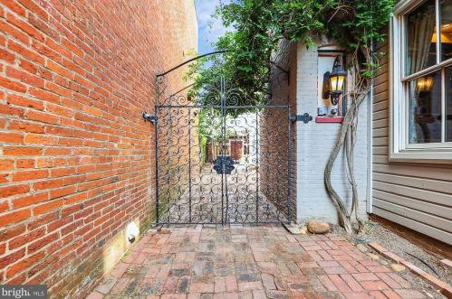 311 5 St, Washington DC 20003-1104 exterior