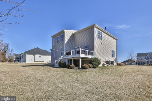 16609 Fox Chase Ct, Leesburg VA 20176-7845 exterior