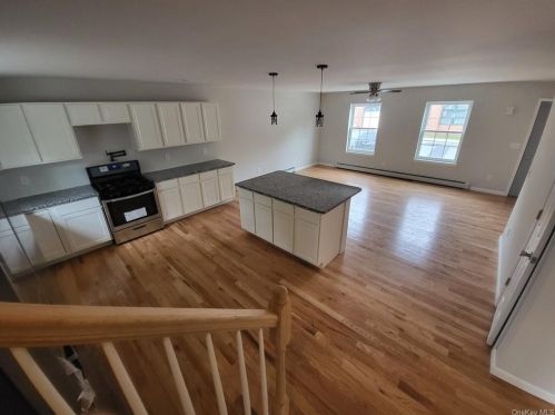 40 Beacon St, Middletown, NY 10940-4732