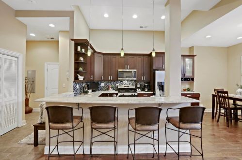 3025 California Ave, Chicago, IL 60618-7009