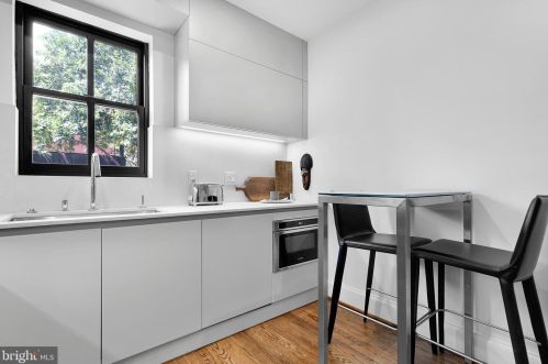 418 5th St, Washington DC  20003-2051 exterior