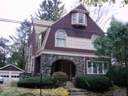 41 Woodward St, Newton, MA 02461-1536