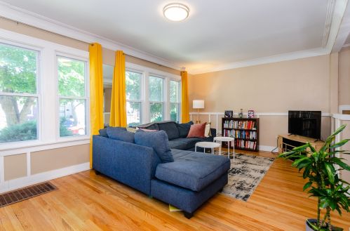 7942 Kenwood Ave, Chicago IL  60619-3411 exterior