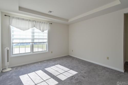 306 Regency Pl, Woodbridge NJ 07095-1036 exterior