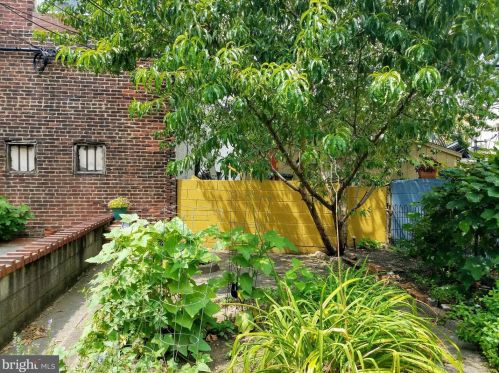 1932 13 St, Philadelphia PA 19107-5444 exterior