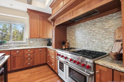 163 Branchville Rd, Ridgefield CT 06877-5116 exterior