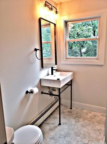 9 Millet St, Huntington Station NY  11746-8105 exterior