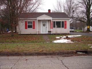 431 Parsons Ave, Watervliet MI  49098-9305 exterior