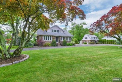 272 Airmont Ave, Mahwah, NJ 07430-3283