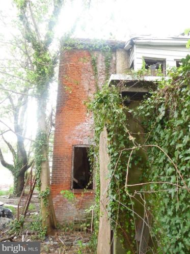 1018 Upland St, Chester PA 19013-5981 exterior