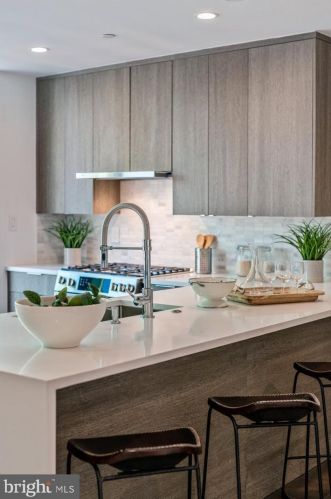 1352 19 St, Philadelphia PA 19146-4665 exterior