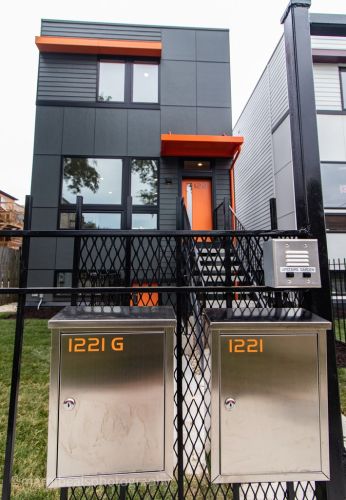 4457 Calumet Ave, Chicago, IL 60653-3306