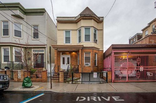 319 St, Union City NJ 07087-4504 exterior