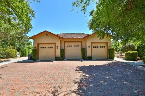 2000 Day Rd, Gilroy CA  95020-9443 exterior