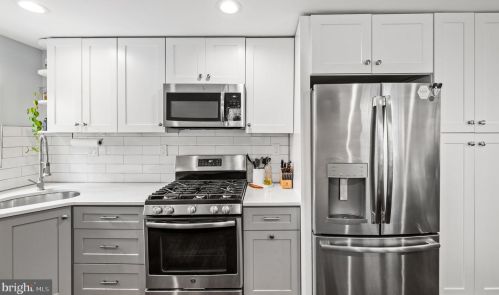 864 20th St, Philadelphia PA  19130-2025 exterior