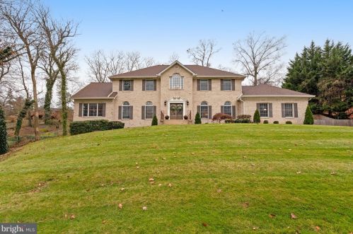 5220 Clinton Rd, Alexandria VA  22312-2146 exterior