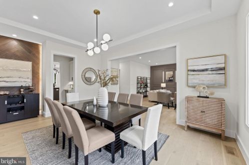 1327 Mayflower Dr, Mc Lean VA 22101-3405 exterior