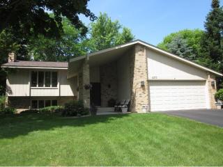 4373 Metcalf Dr, Saint Paul, MN 55122-1922