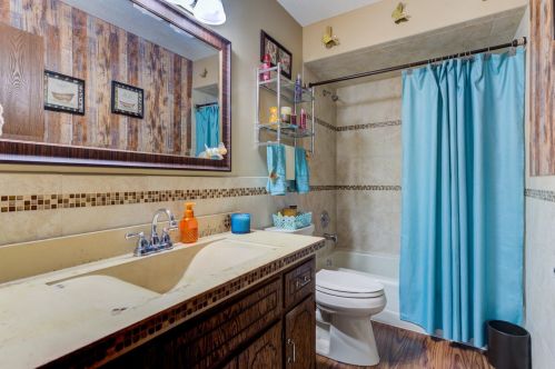 655 Fay Ave, Elmhurst IL 60126-2149 exterior