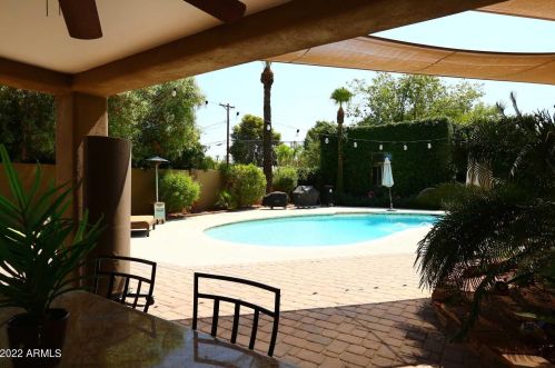 4451 Earll Dr, Phoenix AZ 85031-3821 exterior