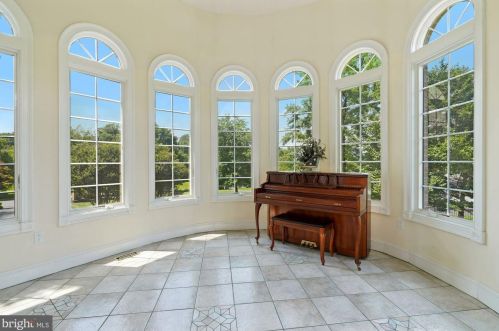 12705 Greenbriar Rd, Rockville MD 20854-6324 exterior