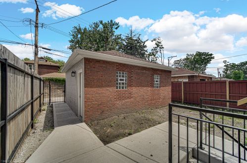 7705 Bennett Ave, Chicago IL  60649-4605 exterior