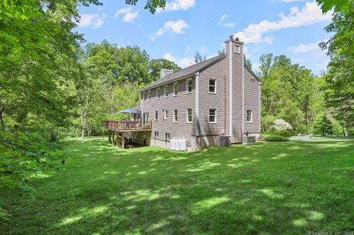 67 Ritch Dr, Ridgefield CT 06877-2815 exterior