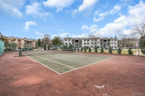 350 Lancaster Ct, Piscataway NJ 08854-6223 exterior