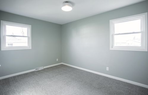 928 Cir Dr, Manitowoc WI 54220-4359 exterior