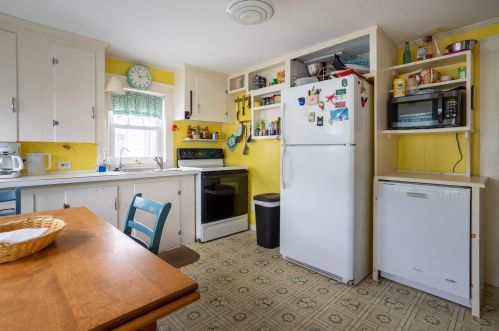 97 Concord St, Seabrook NH 03874-4705 exterior