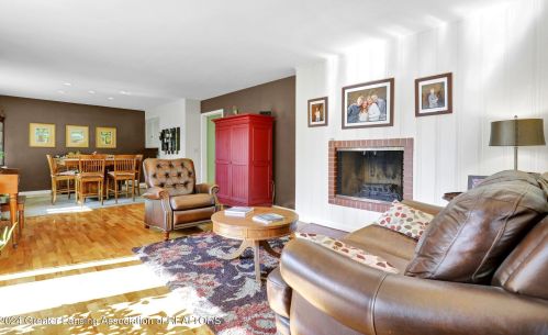 1053 Lantern Hl Dr, East Lansing MI 48823-2831 exterior