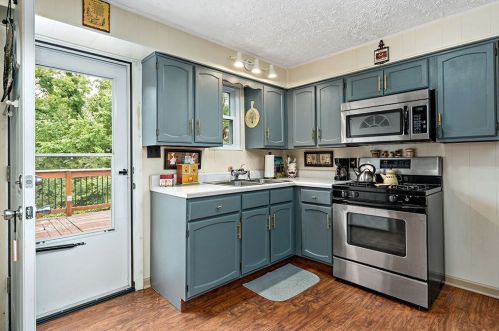 700 Edgewater Dr, Pittsburgh PA 15122-1119 exterior