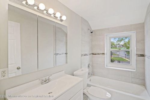 170 Memorial Pkwy, Atlantic Highlands NJ  07716-1655 exterior