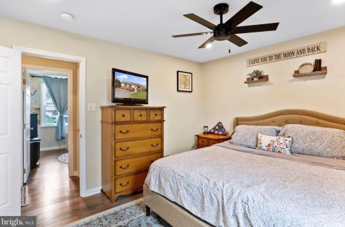 32 Constitution Ct, Littlestown PA 17340-1527 exterior